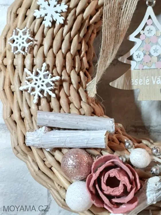 Přírodní vánoční věnec s růžemi ROSE