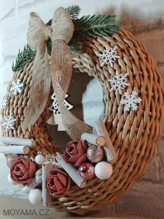 Přírodní vánoční věnec s růžemi ROSE